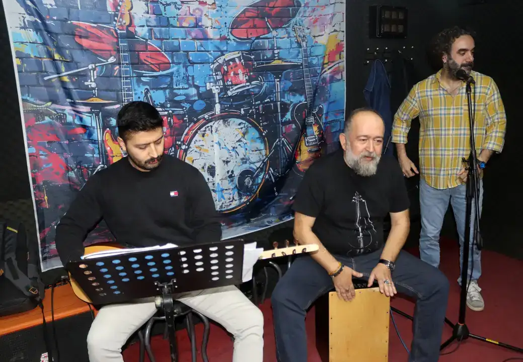 Antalya Eğitim Araştırma Doktorlarından Rock Orkestrası 5